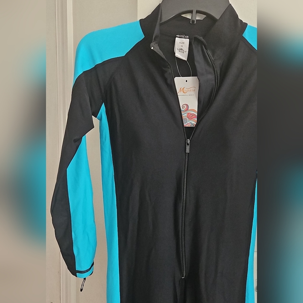 NWT Amazon brand rashguard 50UPF+ sz.Medium